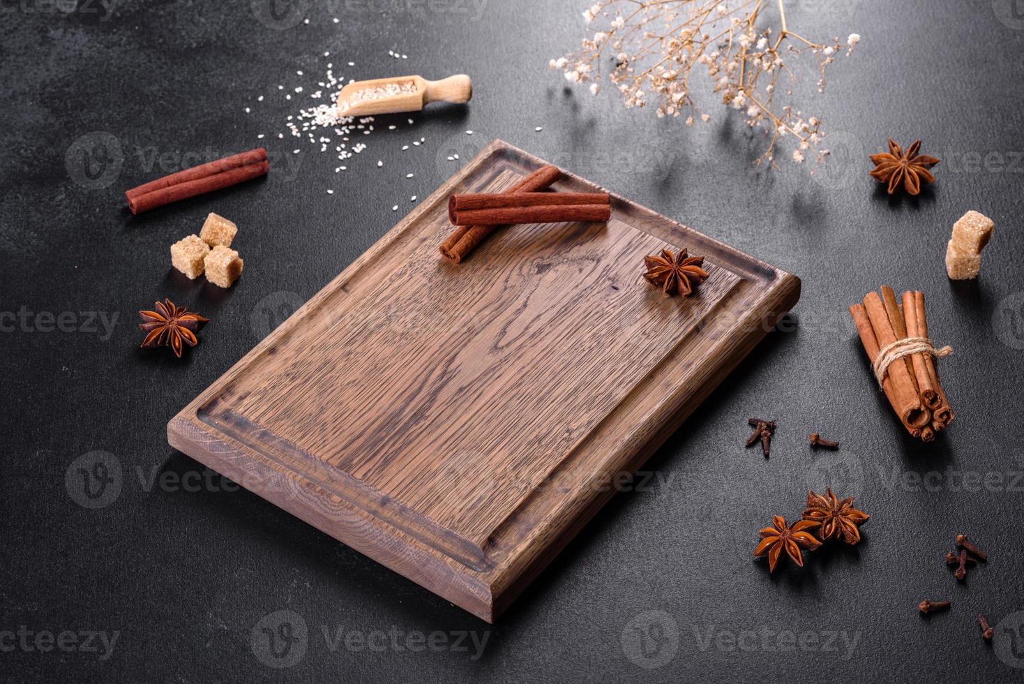 gustosa caramella dolce fresca fatta a mano con ripieno di formaggio e spolverata foto