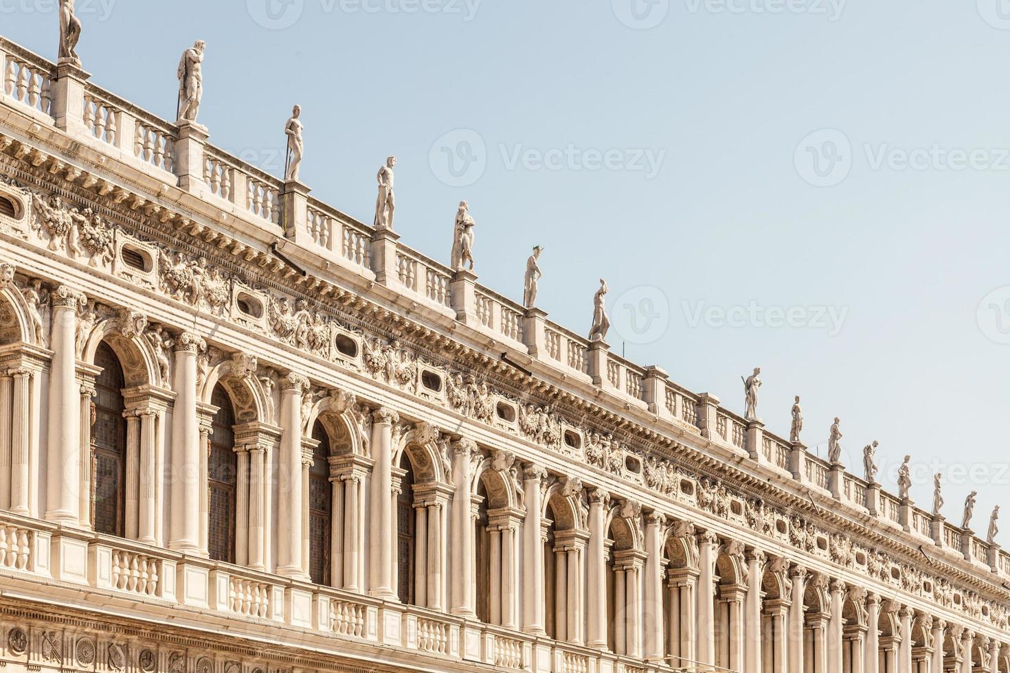 venezia, italia - prospettiva delle colonne foto