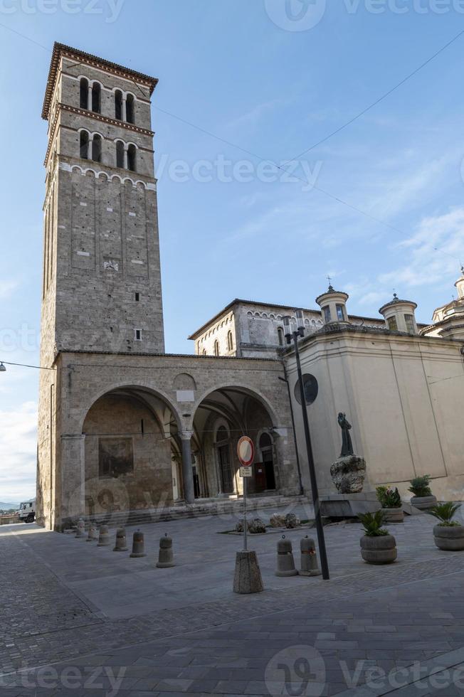 piazza mariano ridolfi nel centro di rieti, italia, 2020 foto