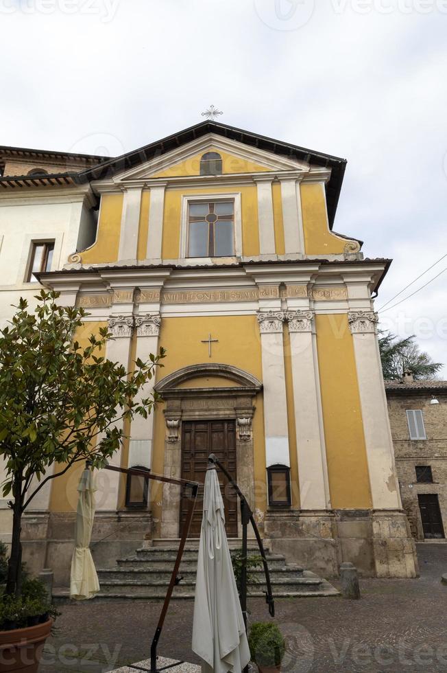 chiesa di san rufo nel centro di rieti, italia, 2020 foto