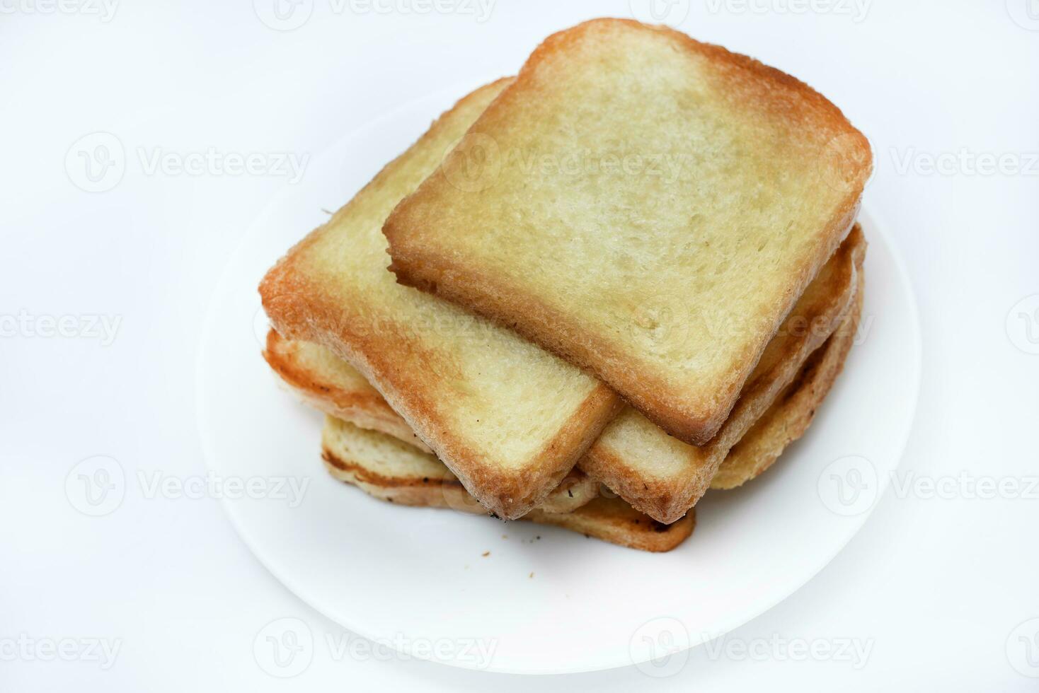 fritte crostini su un' bianca piatto. al forno pane per panini. vegano cibo. foto