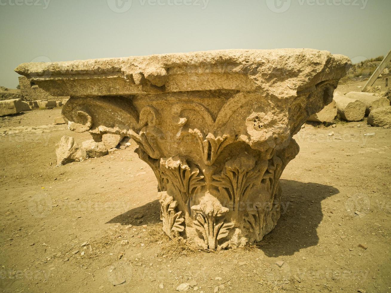 corona di colonne basilica greco-romana foto