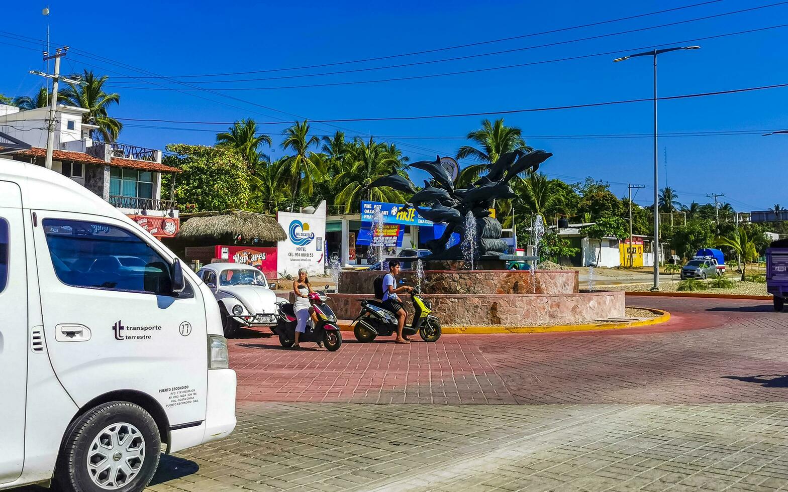 puerto escondido oaxaca Messico 2023 tipico bellissimo colorato turista strada marciapiede città puerto escondido Messico. foto