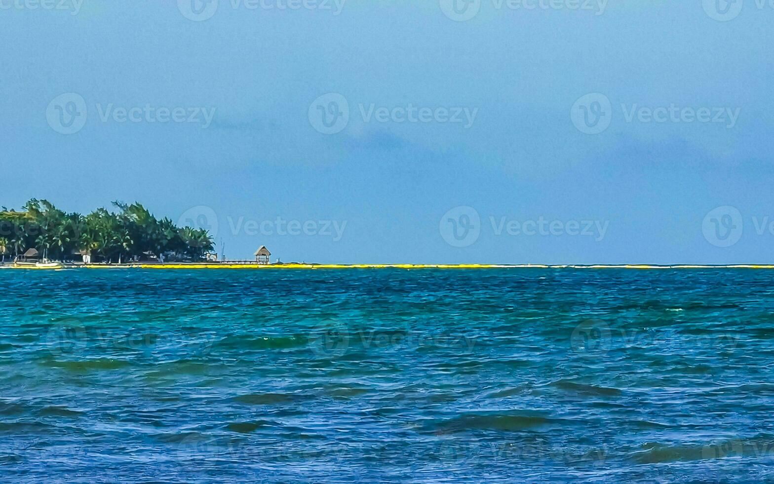 spiaggia messicana tropicale chiara acqua turchese playa del carmen messico. foto