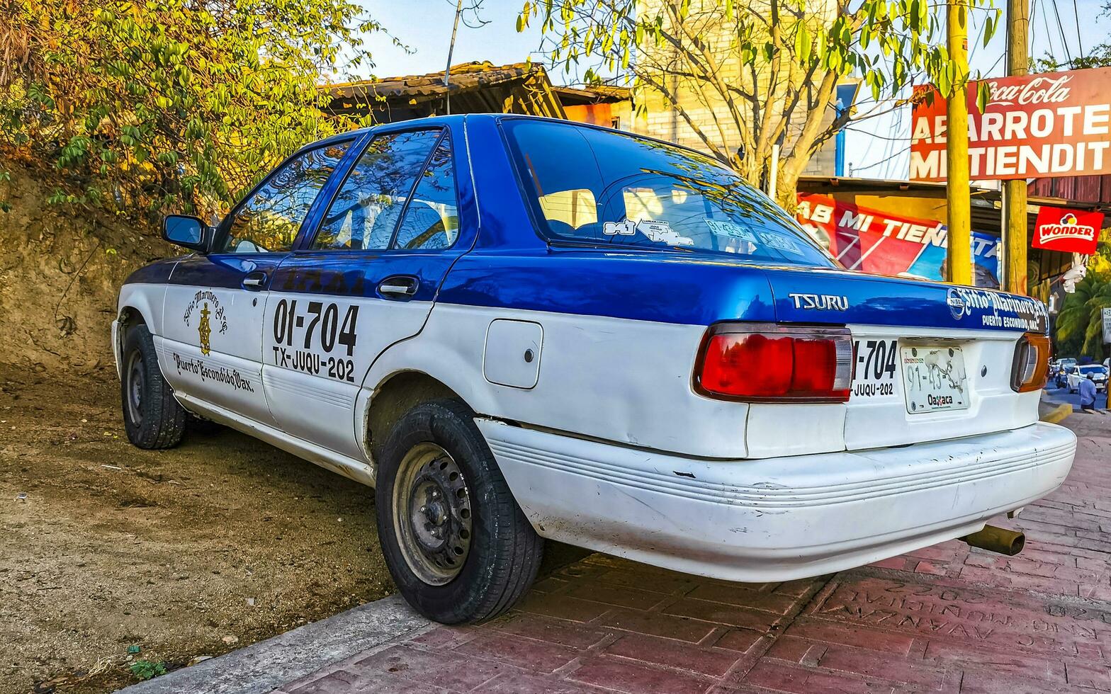 puerto escondido oaxaco Messico 2023 colorato Taxi taxi auto e mezzi di trasporto nel puerto escondido Messico. foto