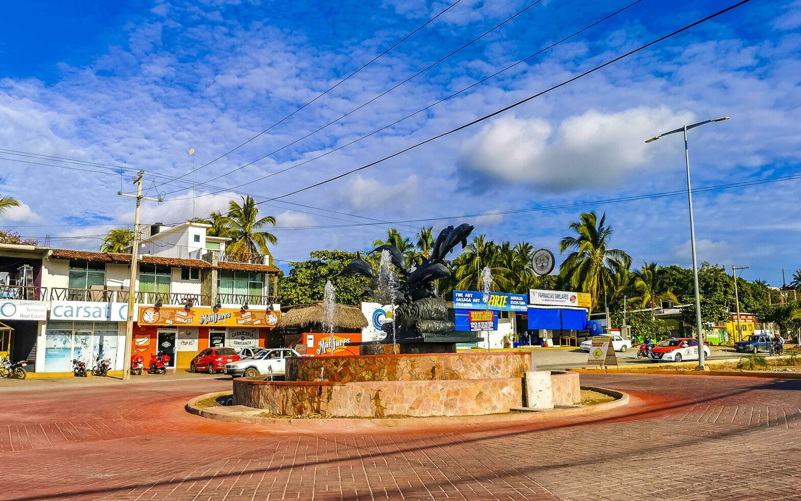 puerto escondido oaxaca Messico 2023 tipico bellissimo colorato turista strada marciapiede città puerto escondido Messico. foto