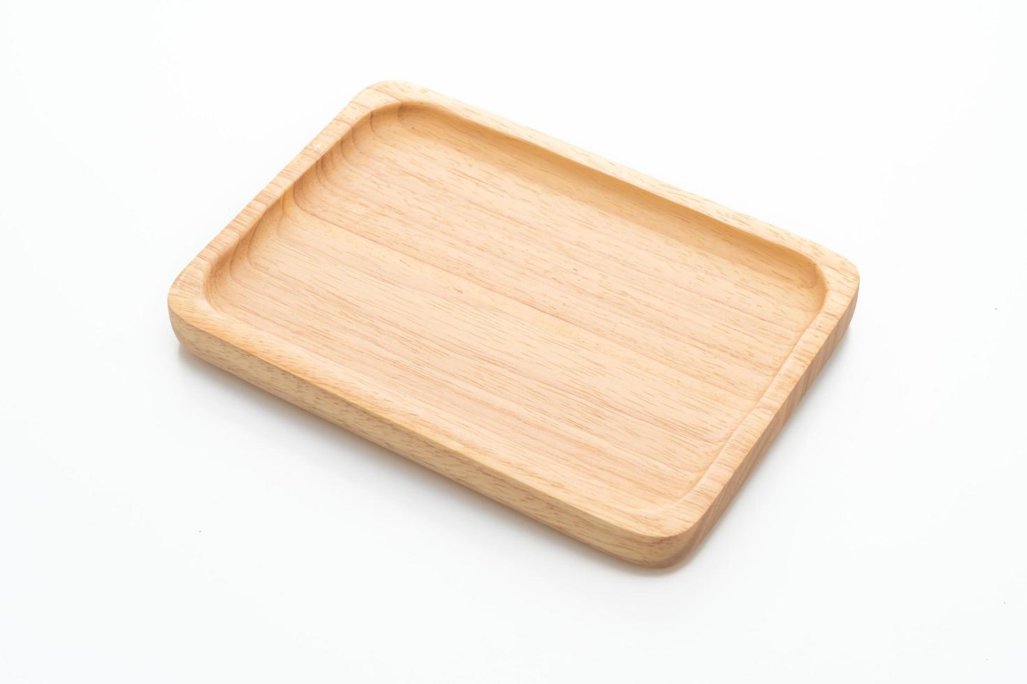 vassoio o piatto in legno isolato su sfondo bianco foto