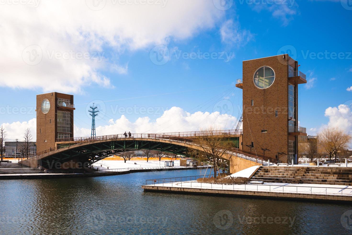 ponte tenmon kyo al canale fugan, parco kansui a toyama, giappone foto