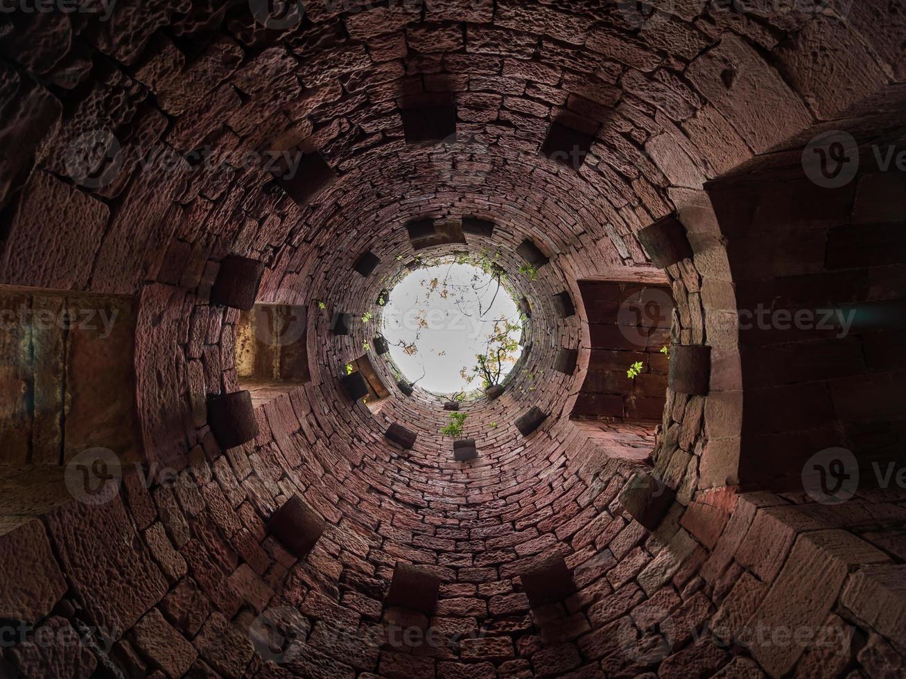 castello medievale landsberg nei vosgi, alsazia. antiche rovine in montagna. foto