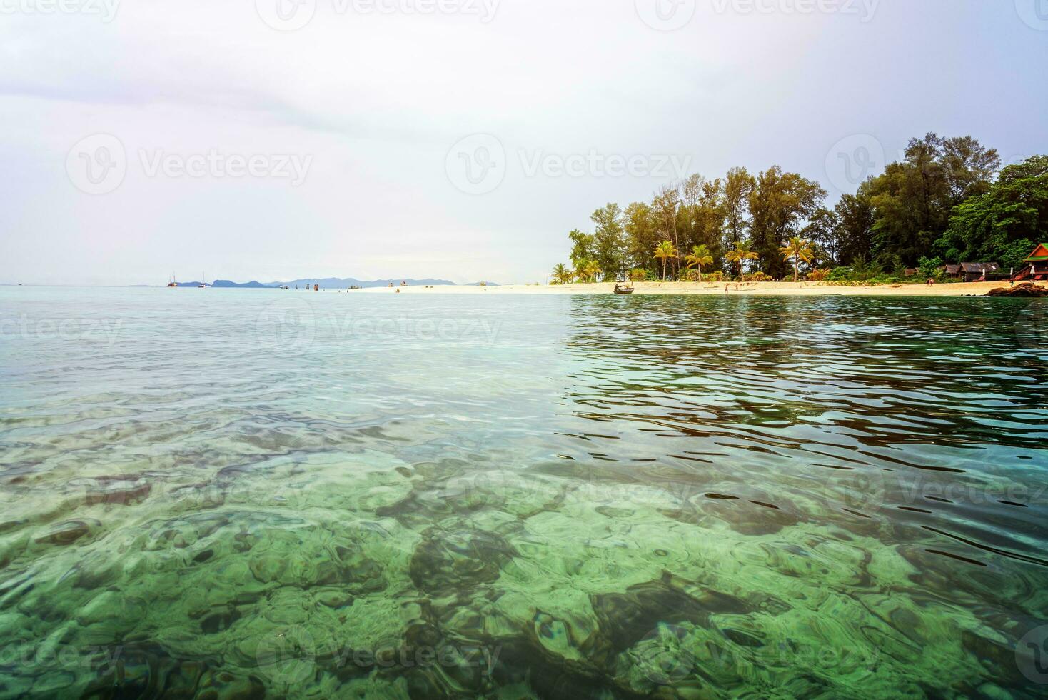 Alba al di sopra di il mare a nord punto spiaggia, KOH lipe , Tailandia foto