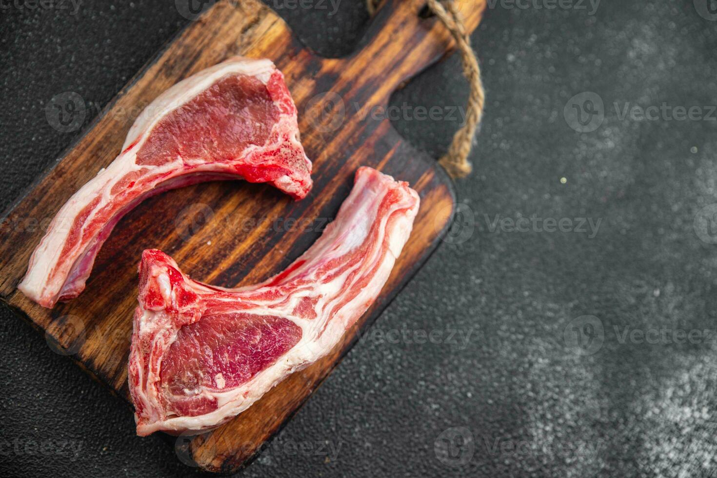 crudo agnello carne cotoletta su il osso fetta cibo merenda su il tavolo copia spazio cibo sfondo rustico superiore Visualizza foto