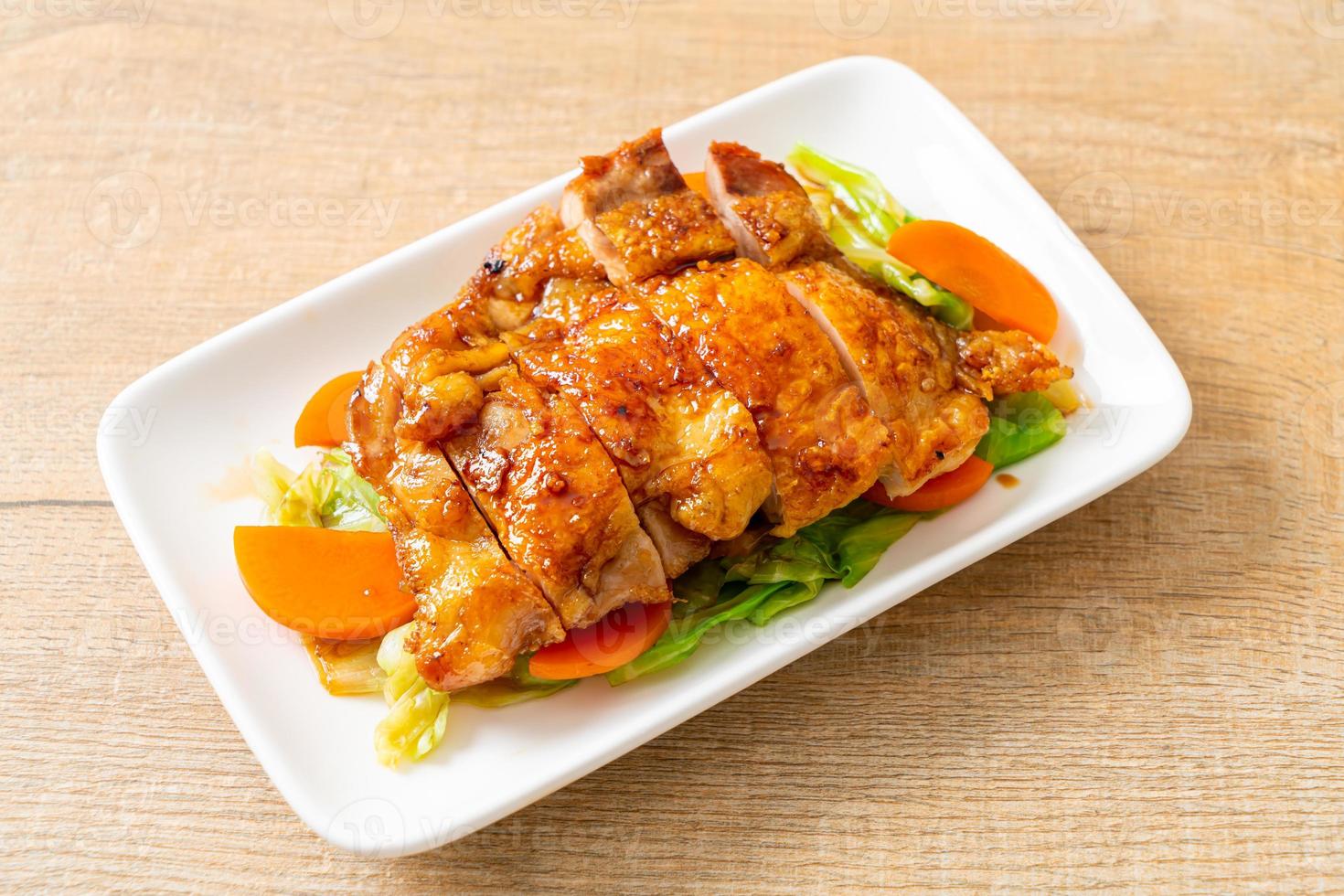 teppanyaki bistecca di pollo teriyaki con cavolo e carota foto