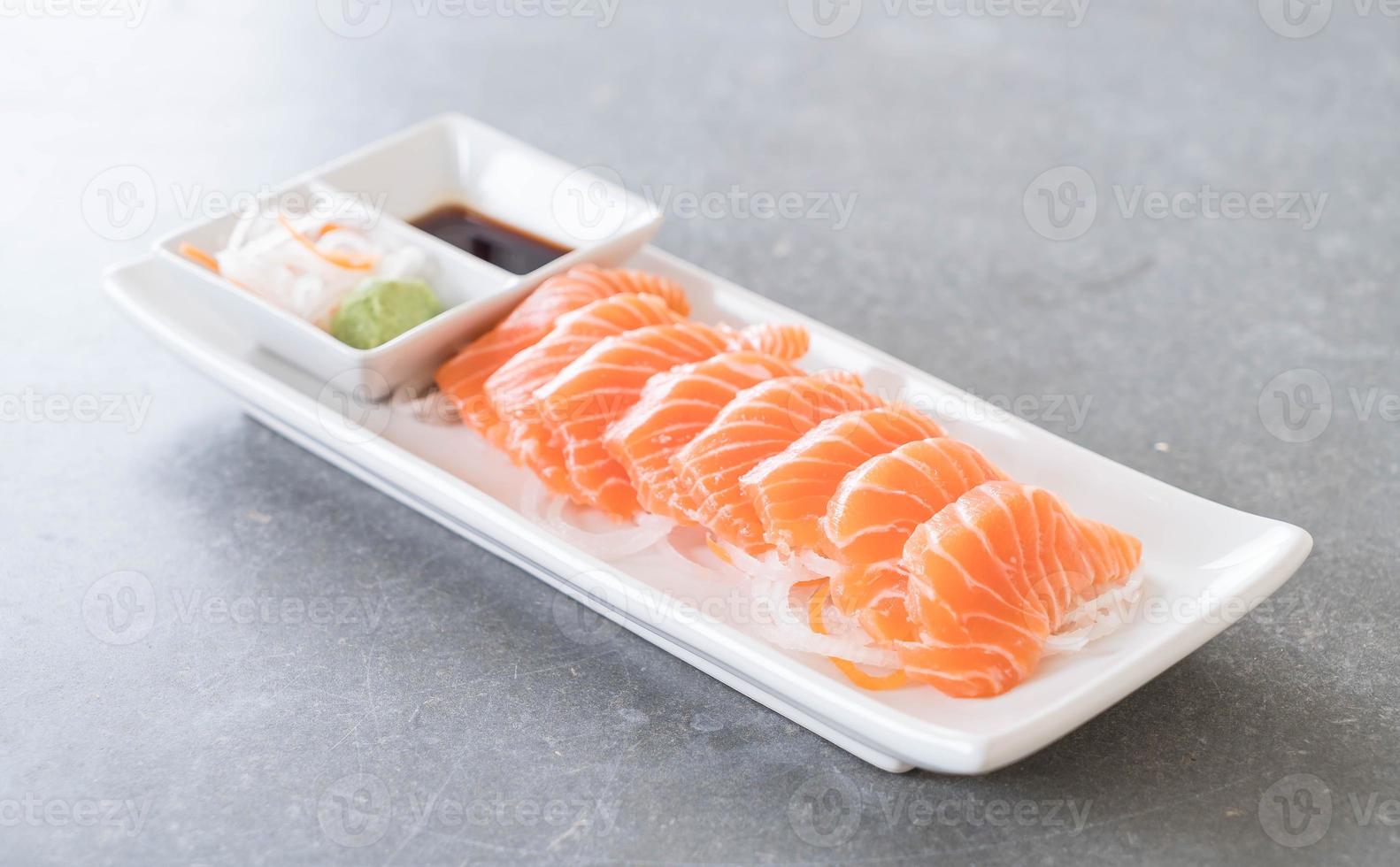 sashimi di salmone crudo foto