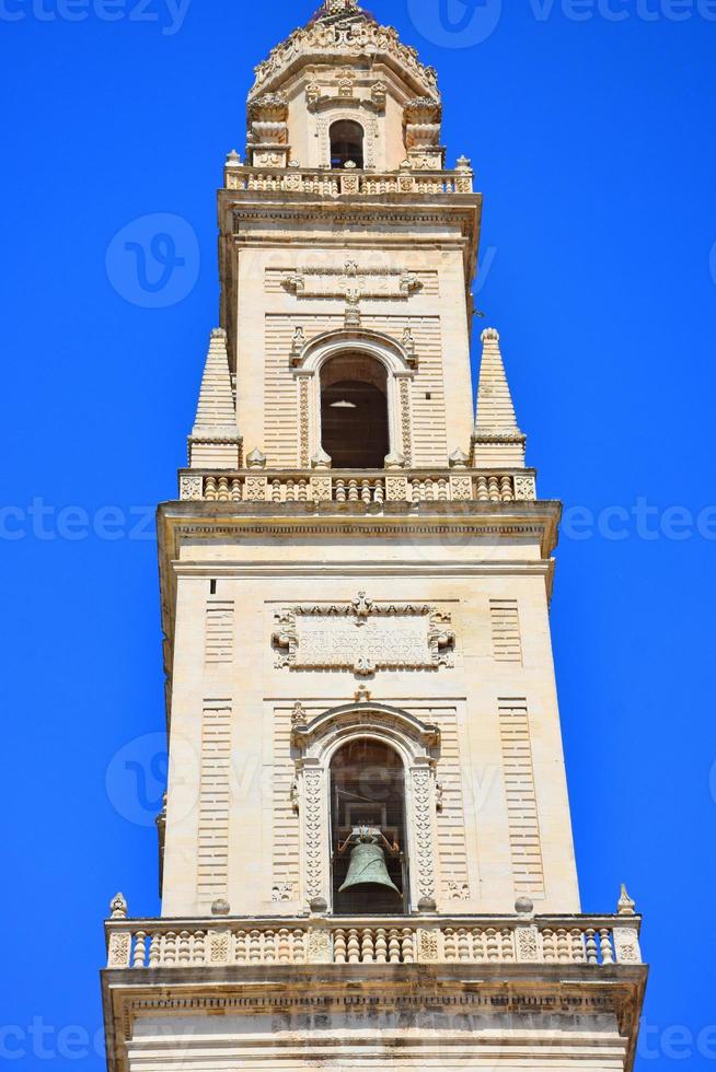 italia, lecce, città con architettura barocca e chiese e resti archeologici. foto