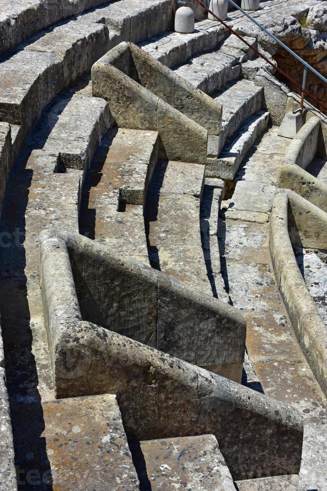 italia, lecce, città con architettura barocca e chiese e resti archeologici. foto