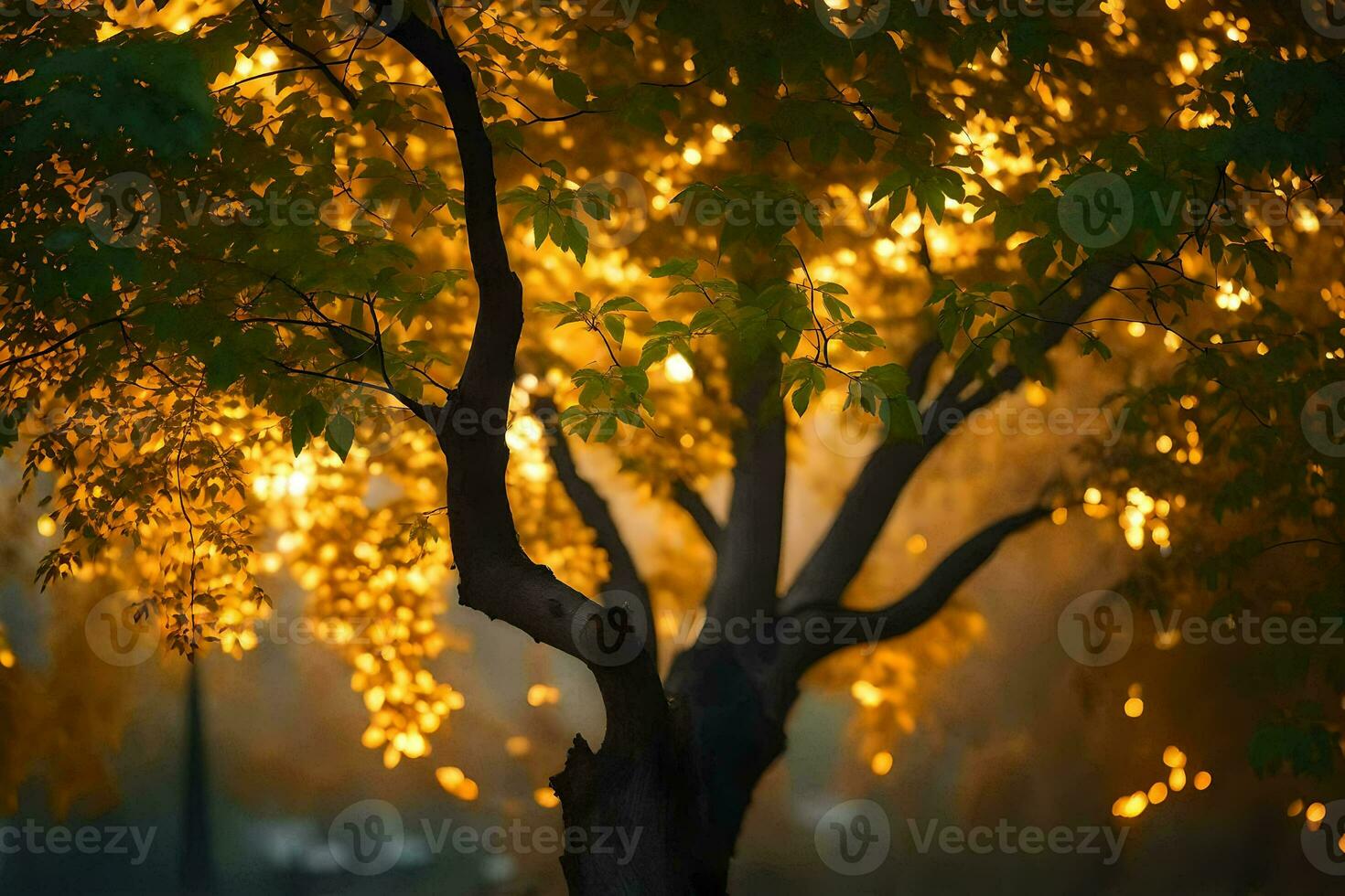 un' albero con giallo le foglie nel il nebbia. ai-generato foto