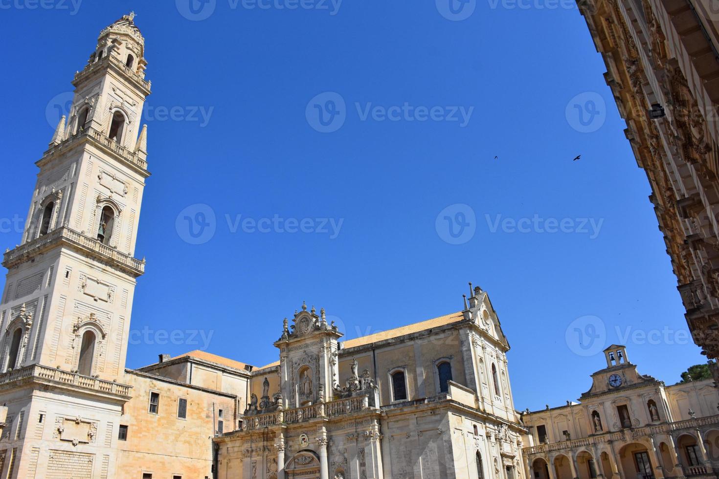 italia, lecce, città con architettura barocca e chiese e resti archeologici. foto