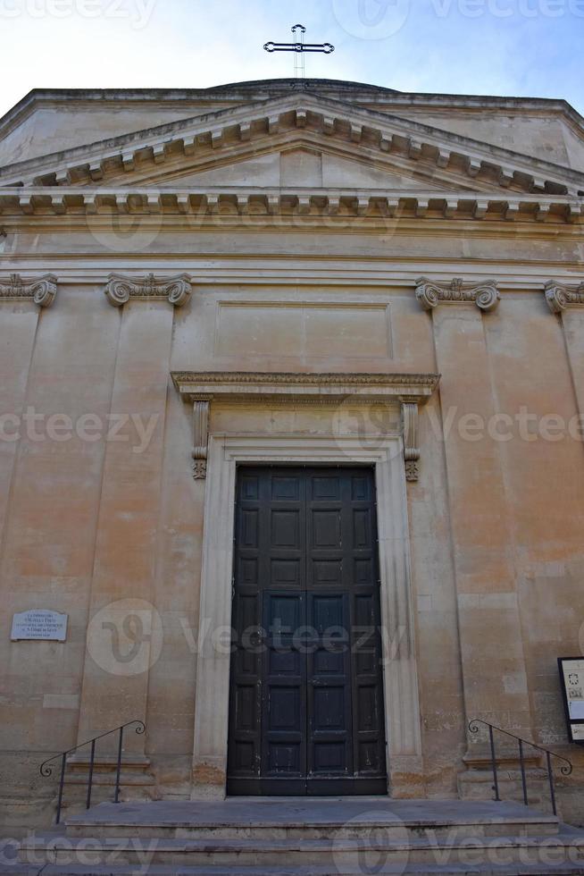 italia, lecce, città con architettura barocca e chiese e resti archeologici. foto