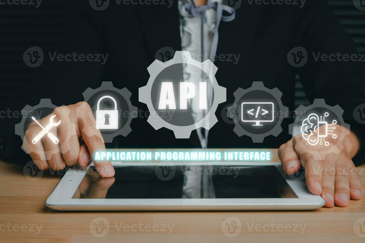 api - applicazione programmazione interfaccia, donna toccante su tavoletta con vr schermo api icona su ufficio scrivania, Software sviluppo attrezzo, moderno tecnologia, Internet e networking concetto. foto