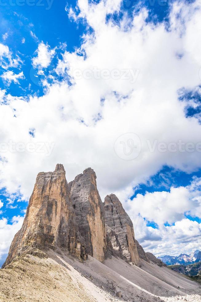 punto di riferimento delle dolomiti - tre cime di lavaredo foto