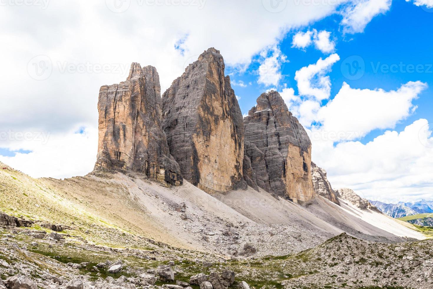 punto di riferimento delle dolomiti - tre cime di lavaredo foto