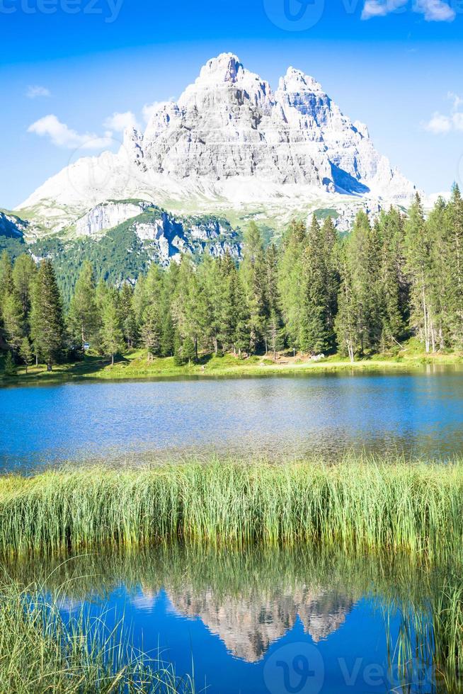 paesaggio montano delle dolomiti, italia. foto