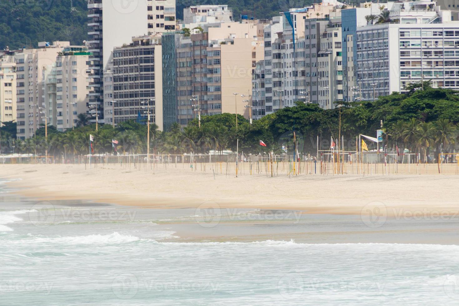 spiaggia di copacabana vuota durante la quarantena della pandemia di coronavirus foto