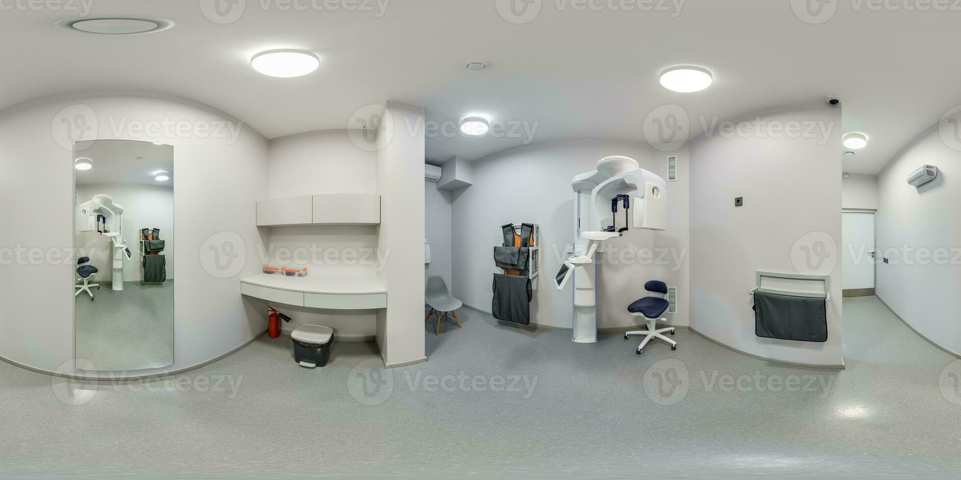 pieno hdri 360 panorama nel raggi X camera nel moderno dentale clinica con attrezzatura nel ufficio nel equirettangolare proiezione, vr soddisfare foto