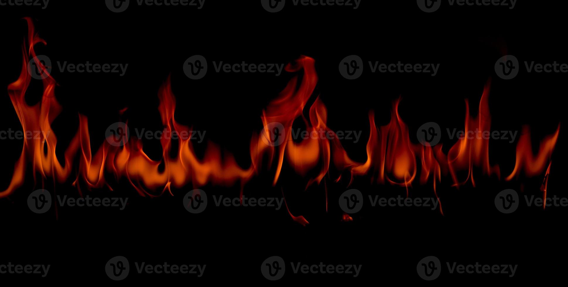 fiamma di fuoco su blackground foto