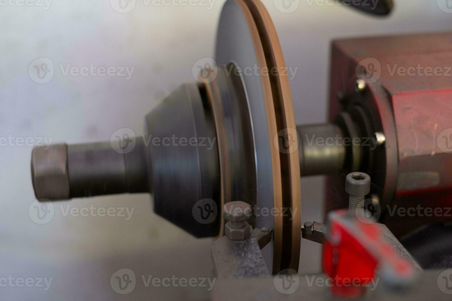 Freno strumento tornio lucidatura freni a disco di auto che funzionano automaticamente foto