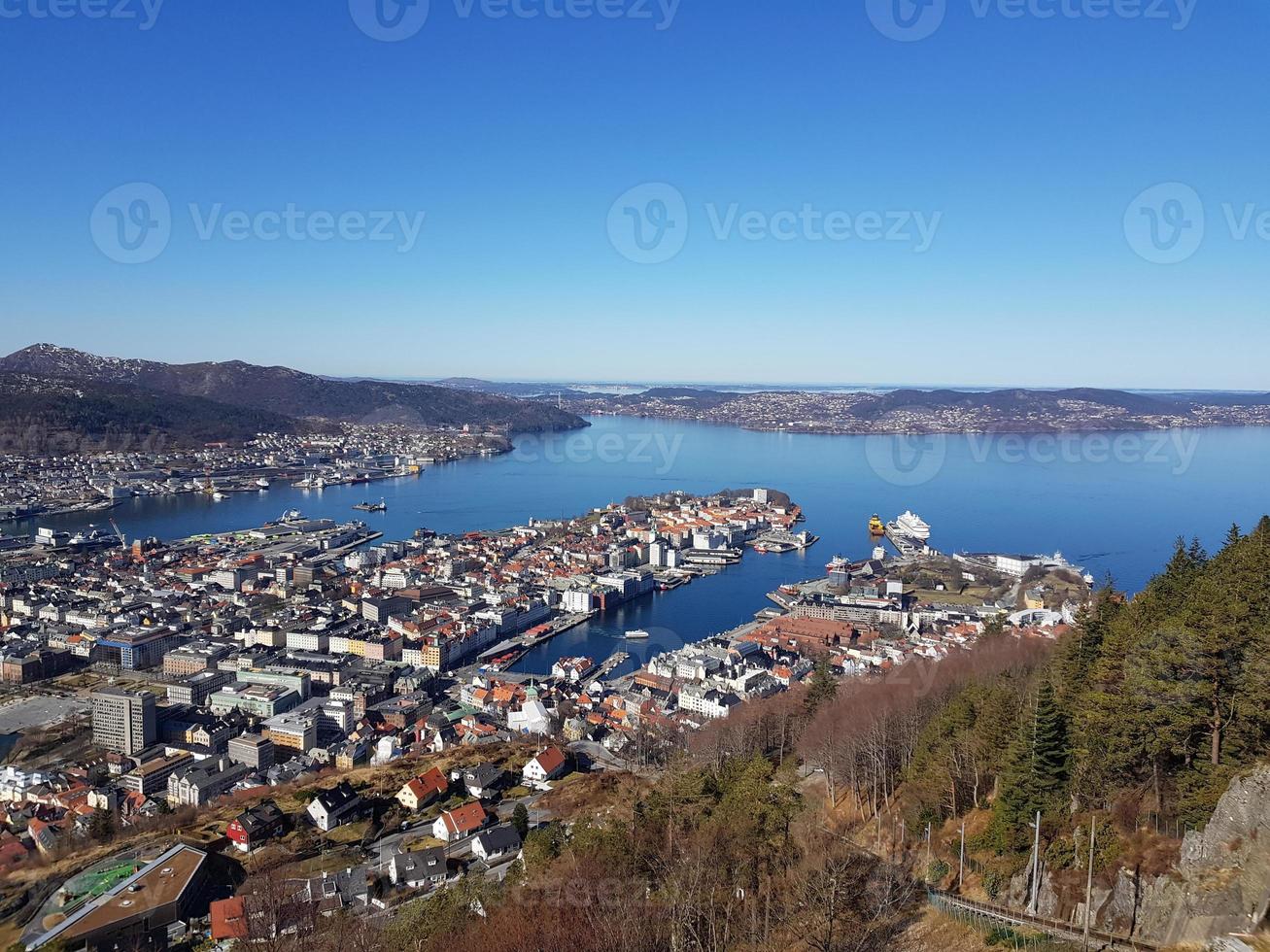 bergen dal punto di vista del monte floyen foto