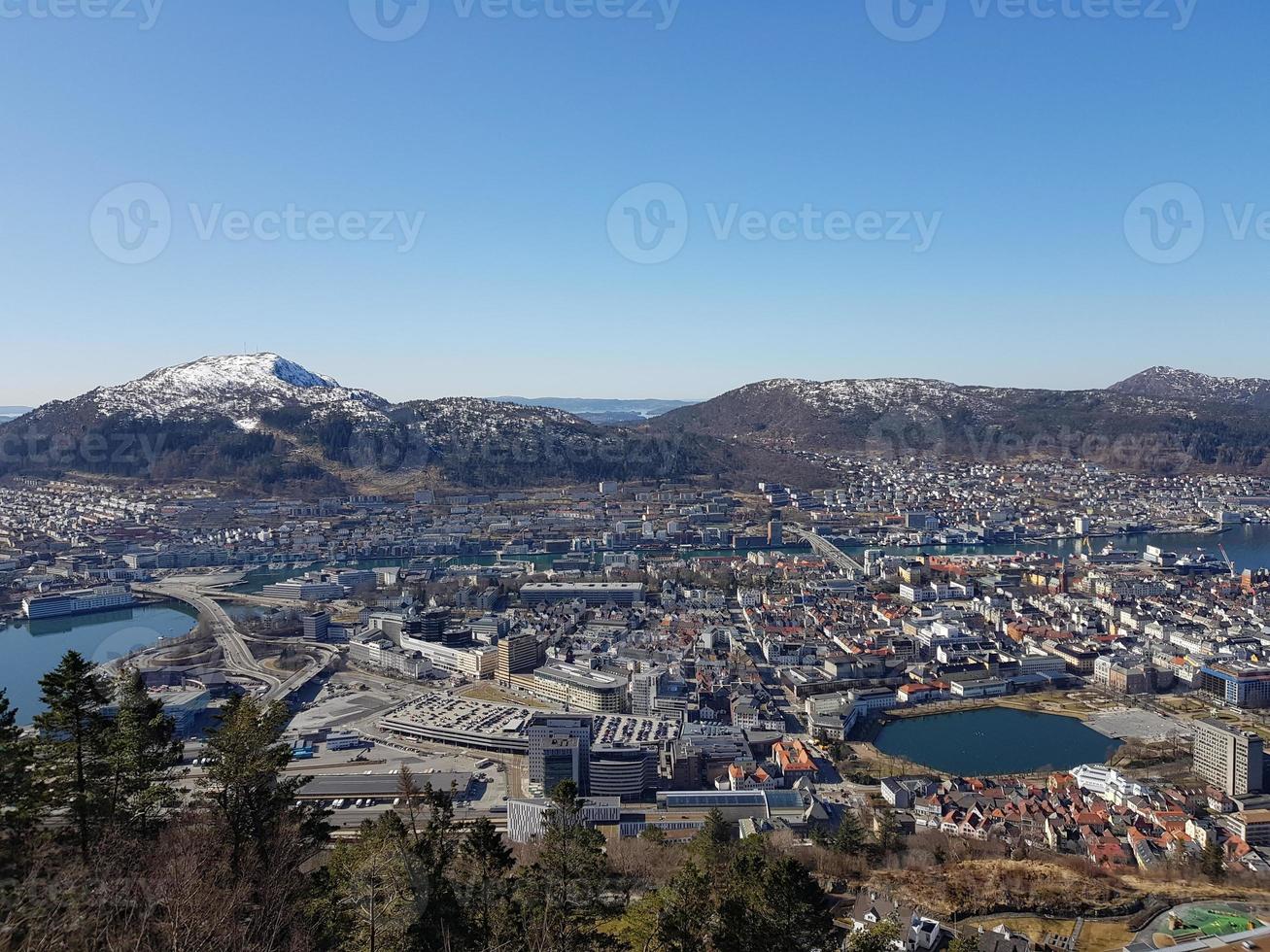 bergen dal punto di vista del monte floyen foto