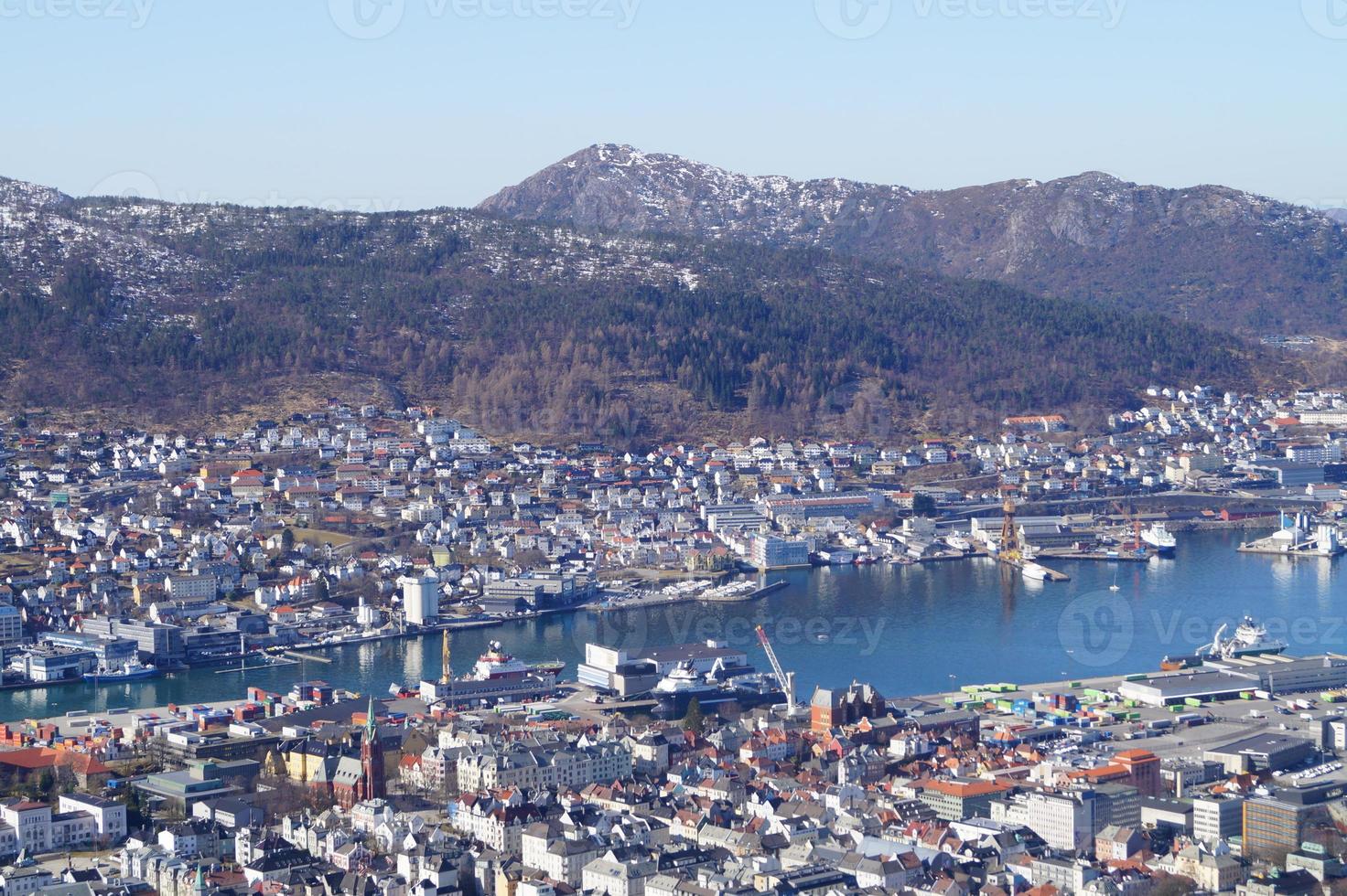 bergen dal punto di vista del monte floyen foto