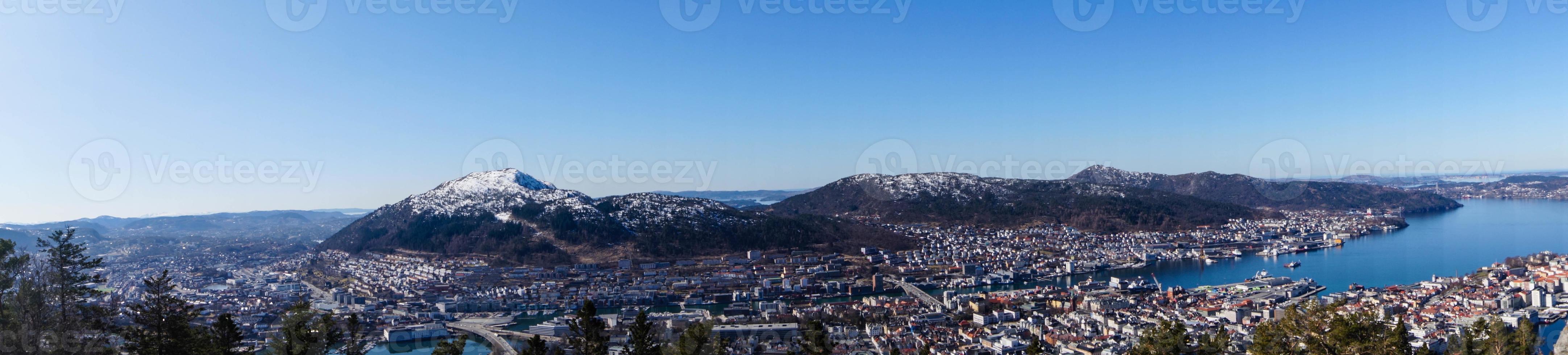 bergen dal punto di vista del monte floyen foto