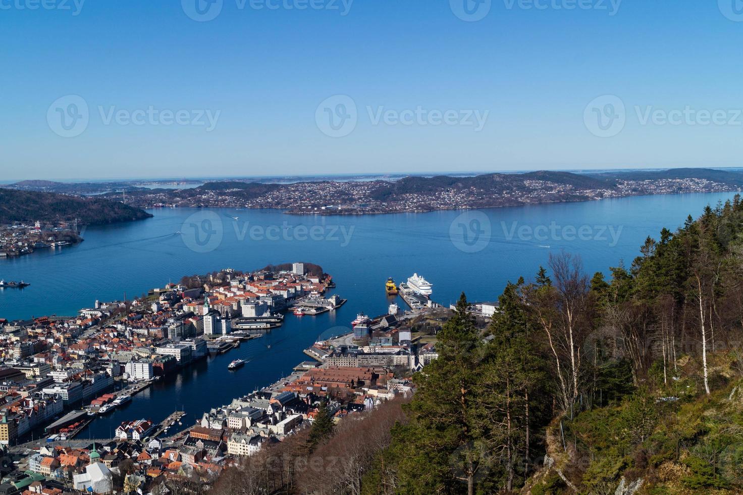 bergen dal punto di vista del monte floyen foto