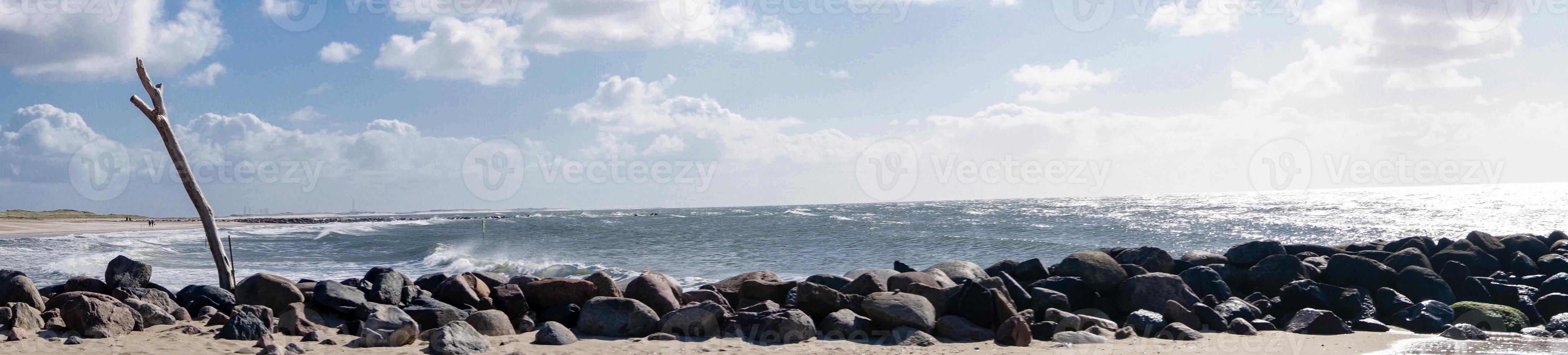 sulla spiaggia di blavand ho danimarca foto