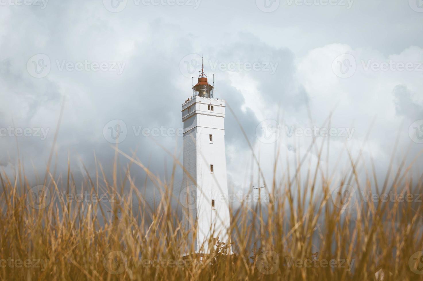 il faro blavandshuk fyr sulla costa occidentale della danimarca foto