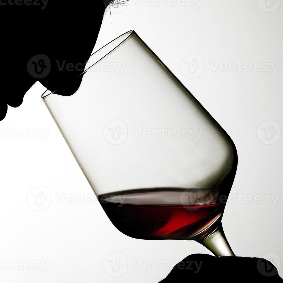 degustazione di vino rosso foto
