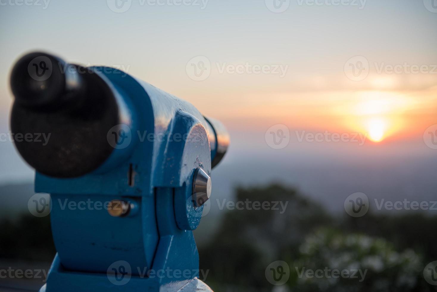 telescopio in direzione del paesaggio di formentera foto