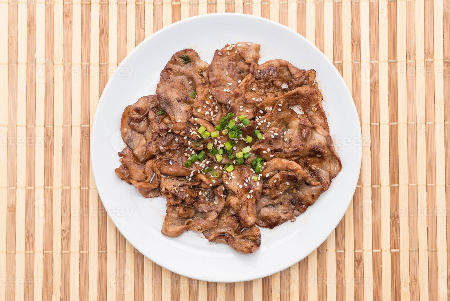 maiale alla griglia su piastra - stile coreano foto