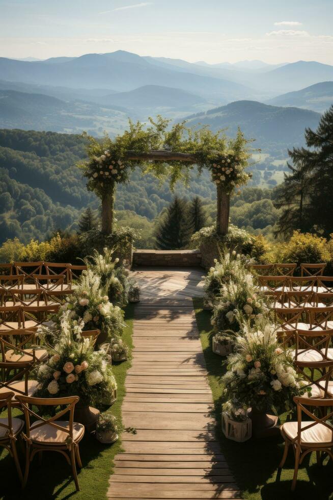 romantico all'aperto cerimonia con montagne nel il sfondo foto
