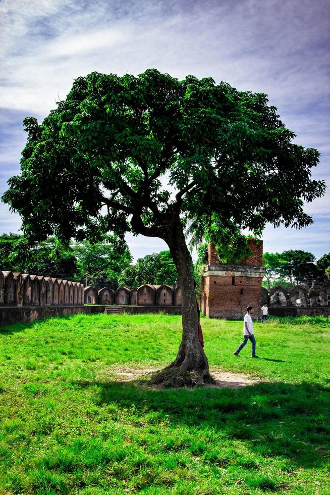 narayanganj, bangladesh, 21 settembre 2018 - le persone stanno giocando sul campo foto