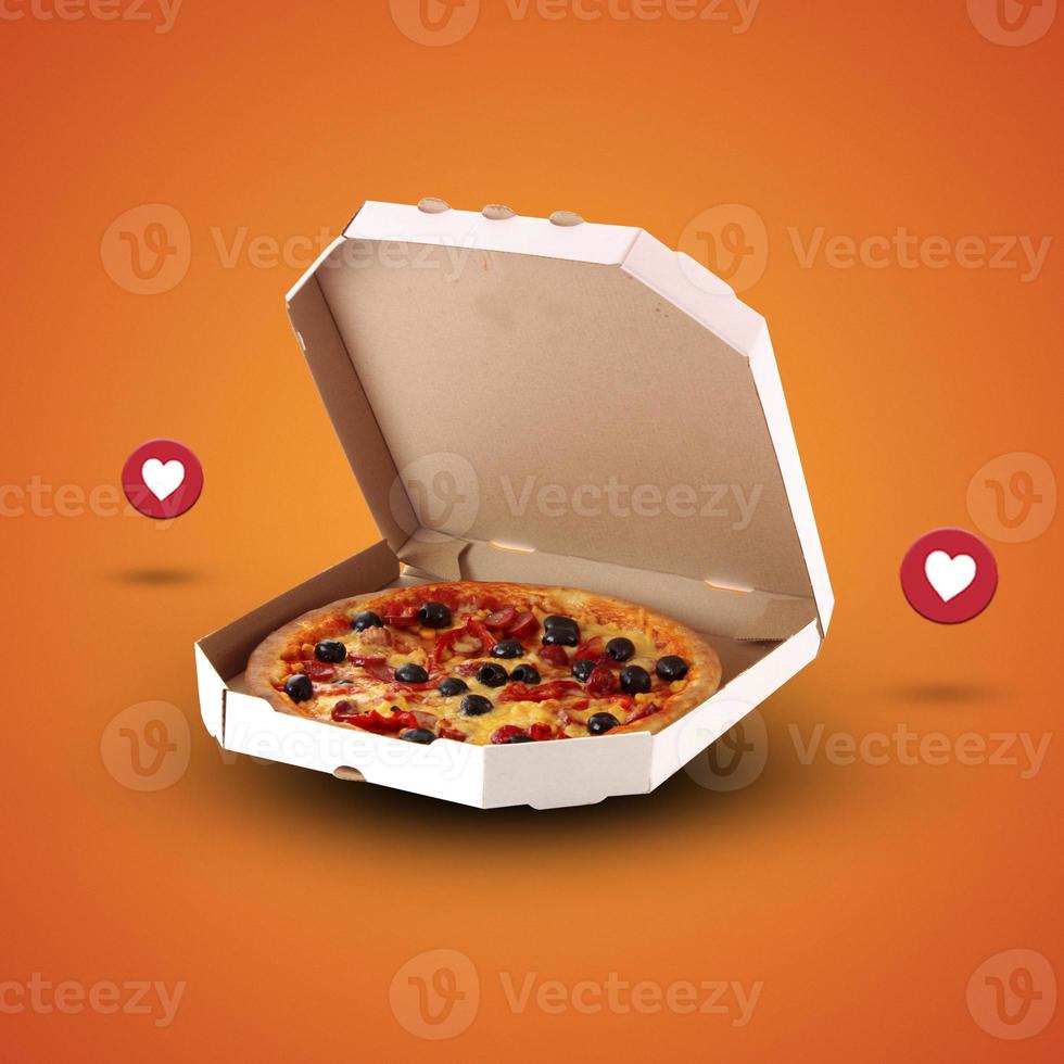 gustosa pizza in scatola isolata su sfondo arancione con icona di amore foto