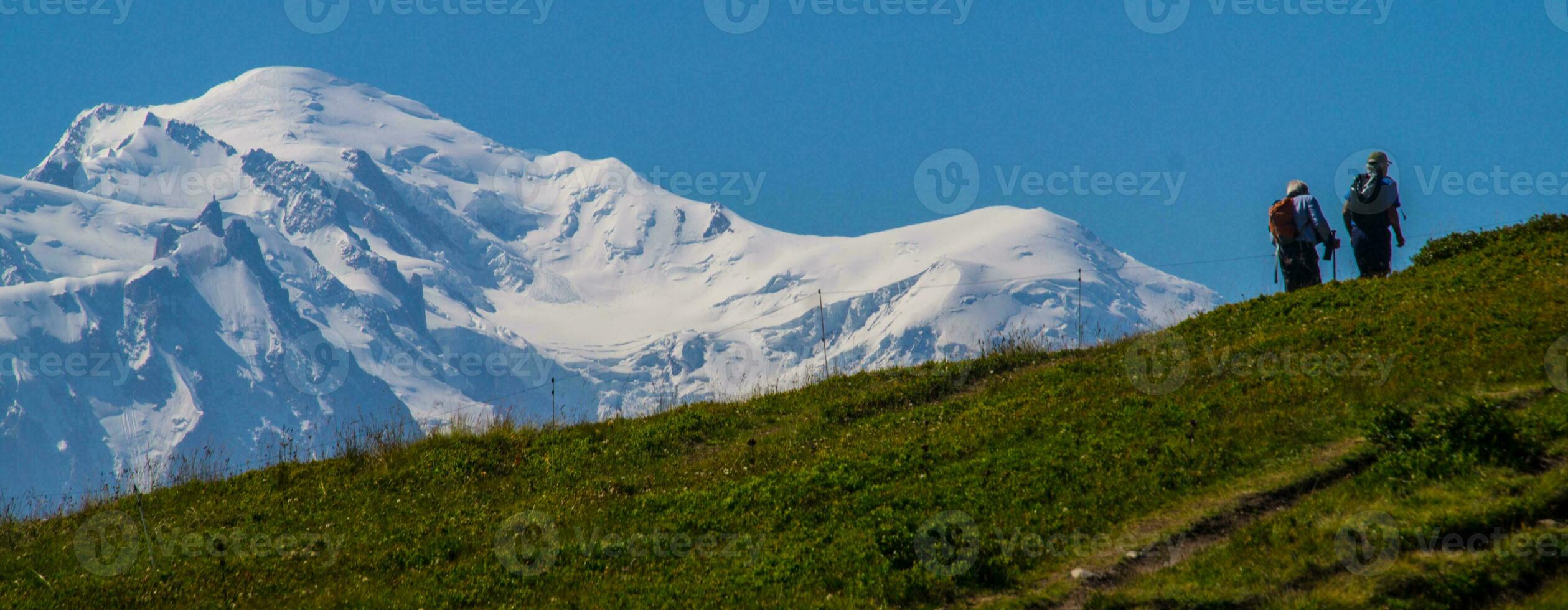 paesaggio di il Alpi nel Francia nel estate foto