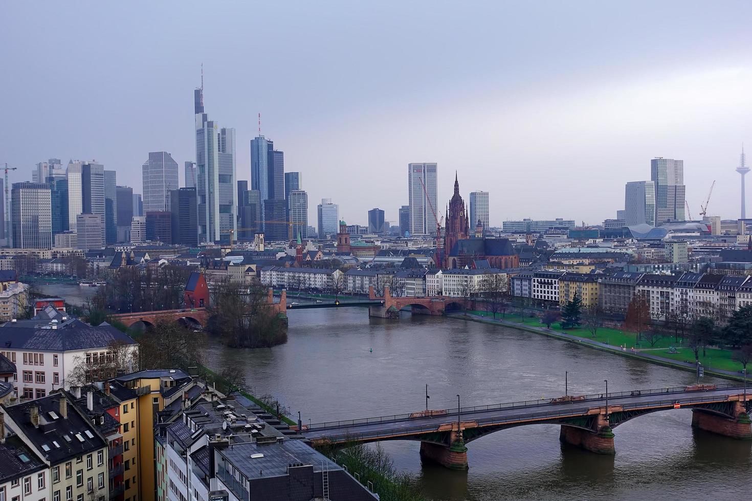 edifici generali del paesaggio urbano europeo in germania francoforte foto