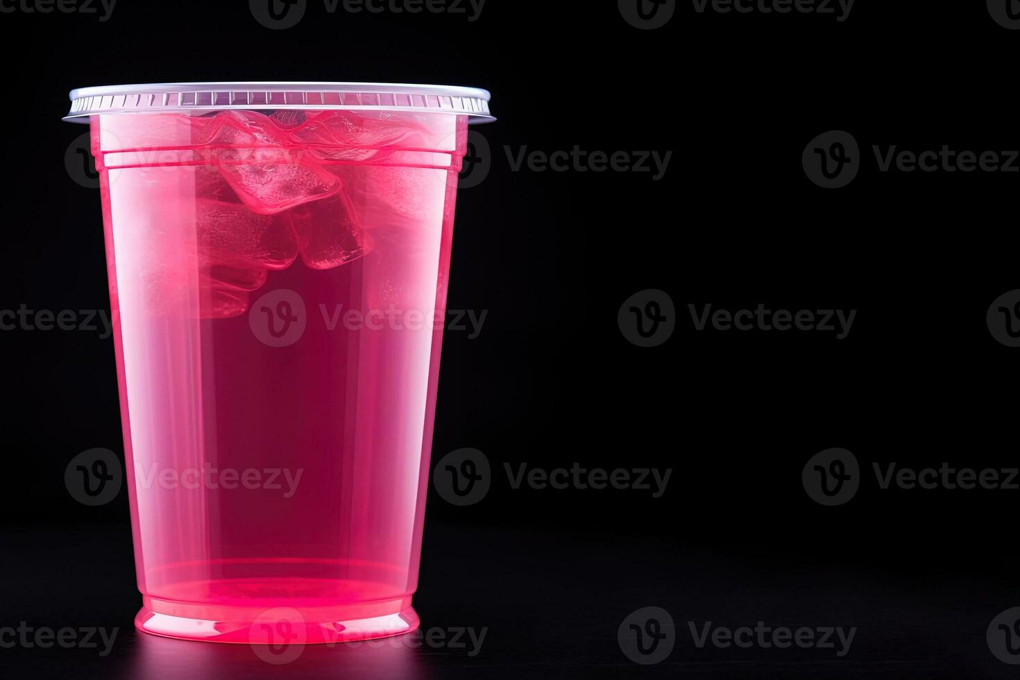 rosa bevanda nel plastica tazza isolato su nero sfondo. prendere lontano bevande concetto con copia spazio. ai generato foto