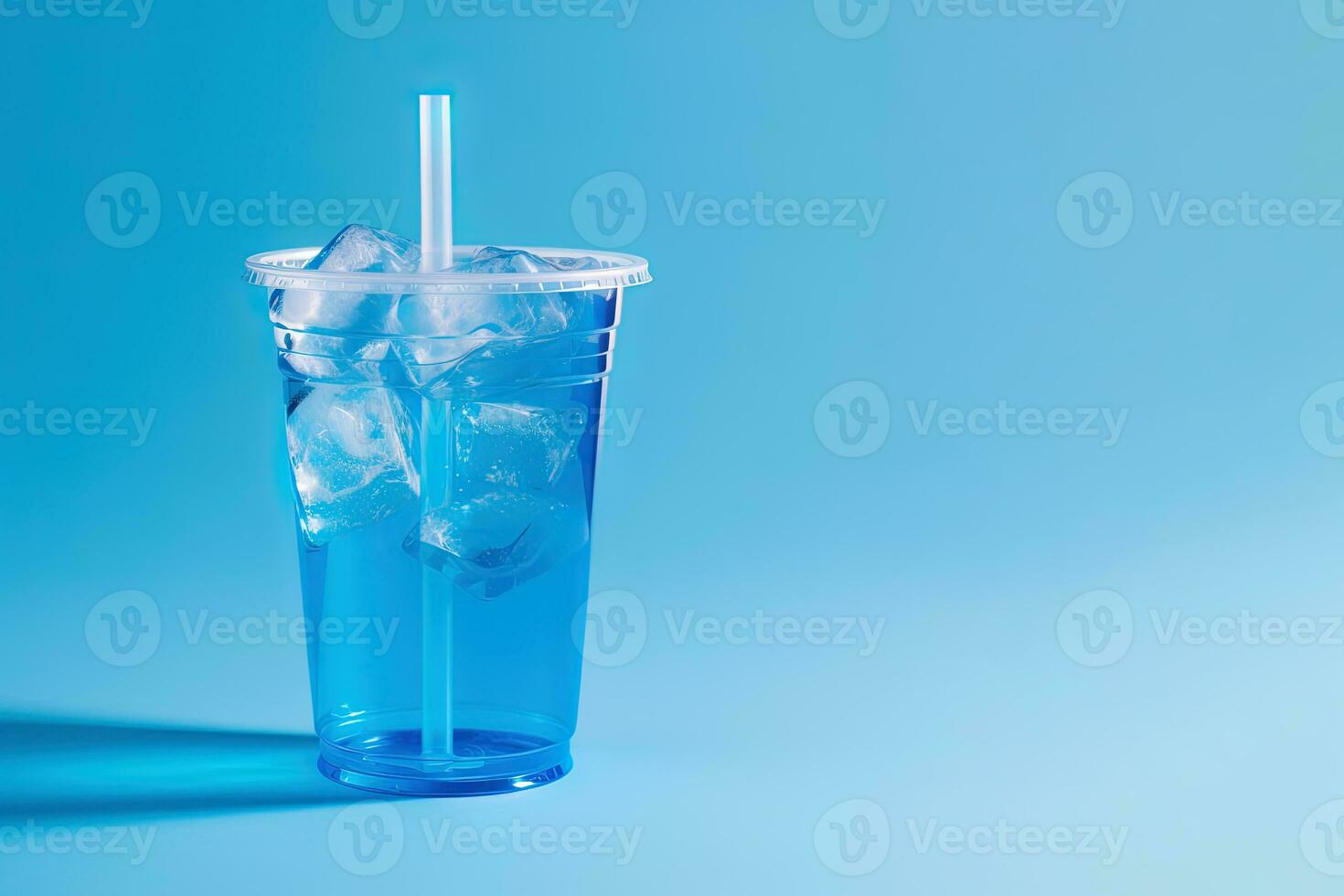 blu bevanda nel un' plastica tazza isolato su un' blu sfondo. prendere lontano bevande concetto con copia spazio. ai generato foto