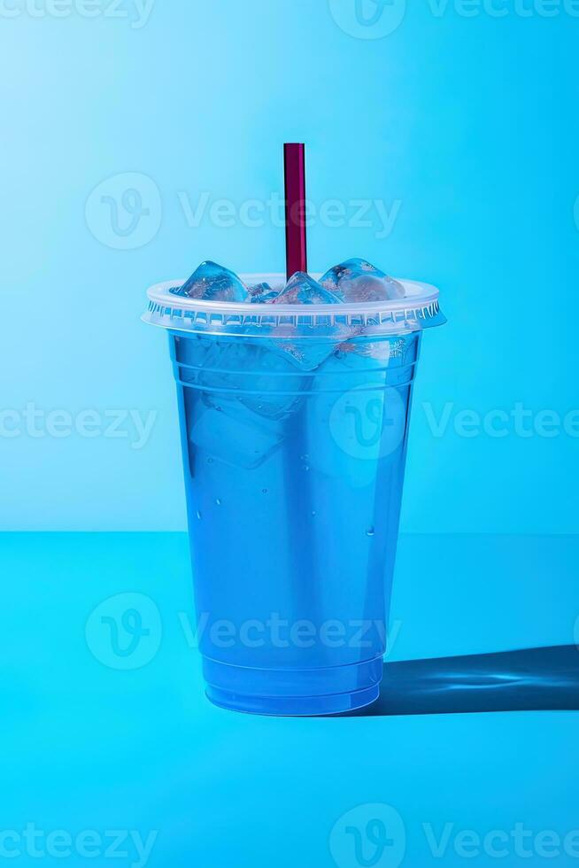 blu bevanda nel un' plastica tazza isolato su un' blu sfondo. prendere lontano bevande concetto. ai generato foto