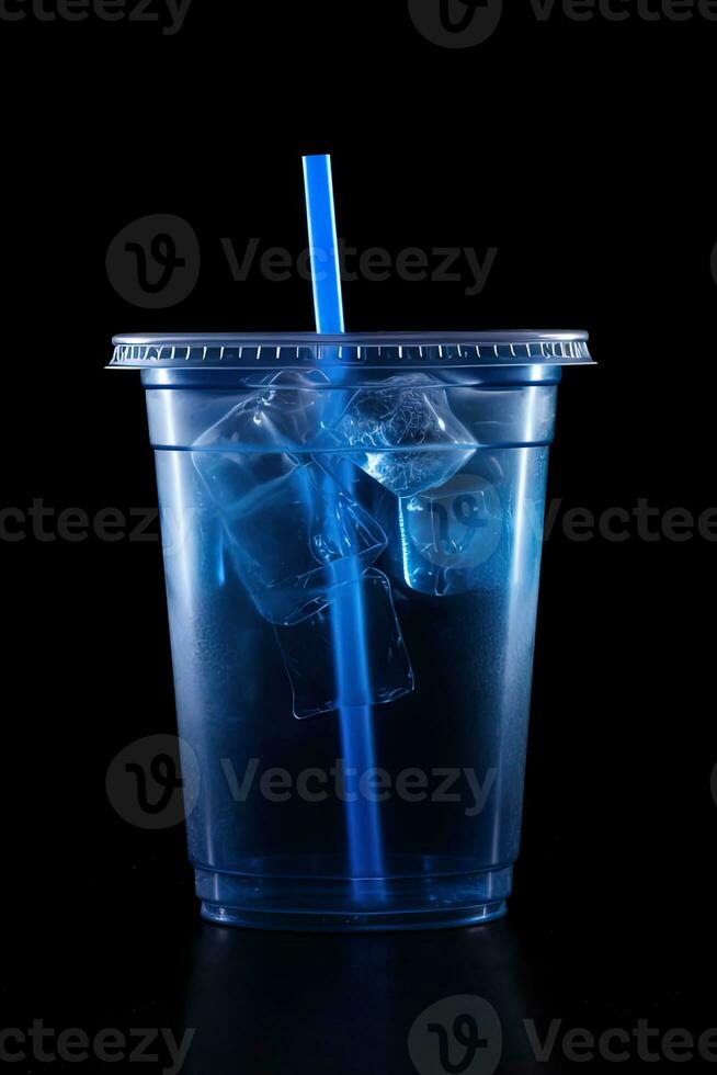 blu bevanda nel un' plastica tazza isolato su un' nero sfondo. prendere lontano bevande concetto. ai generato foto