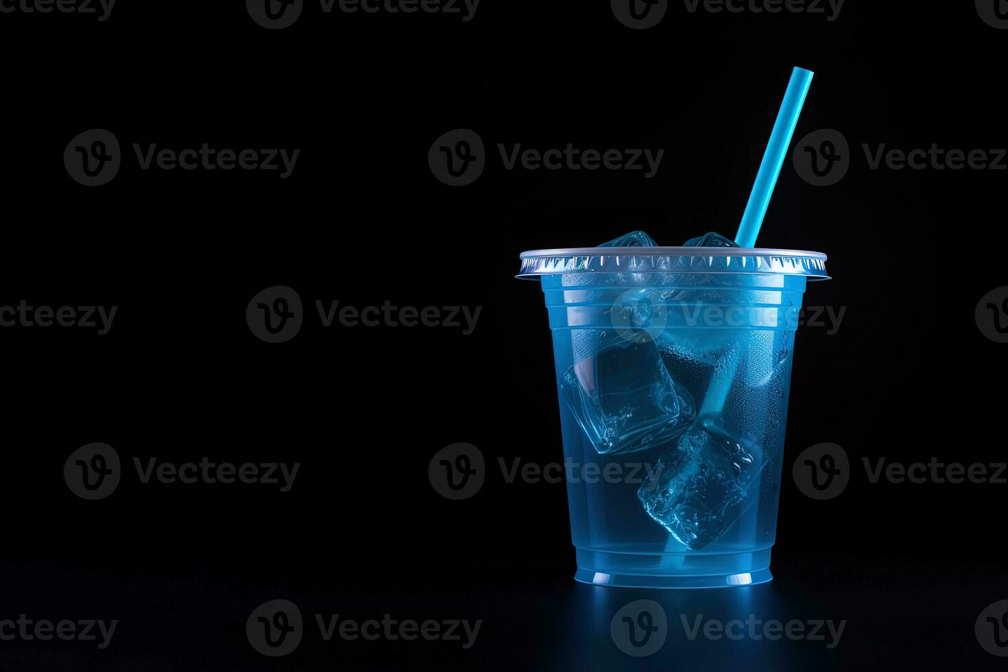 blu bevanda nel un' plastica tazza isolato su un' nero sfondo. prendere lontano bevande concetto con copia spazio. ai generato foto